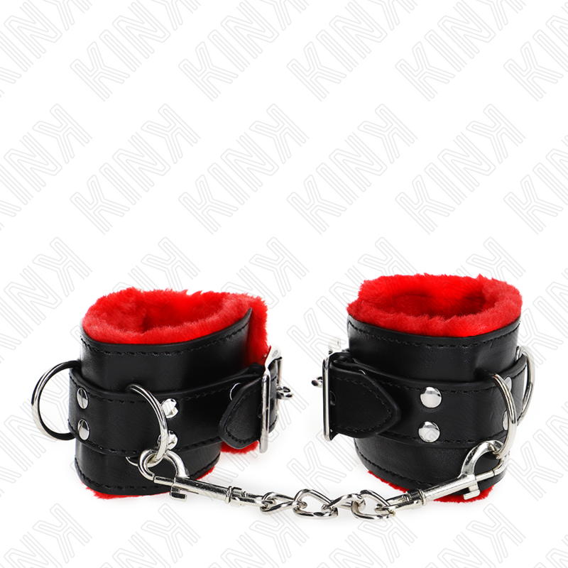 KINK - KAJDANKI ZE SZTUCZNYM FUTREM Z KWADRATOWYMI OTWORAMI CZERWONO-CZARNE REGULOWANE PASKI 17-29 CM X 6 CM